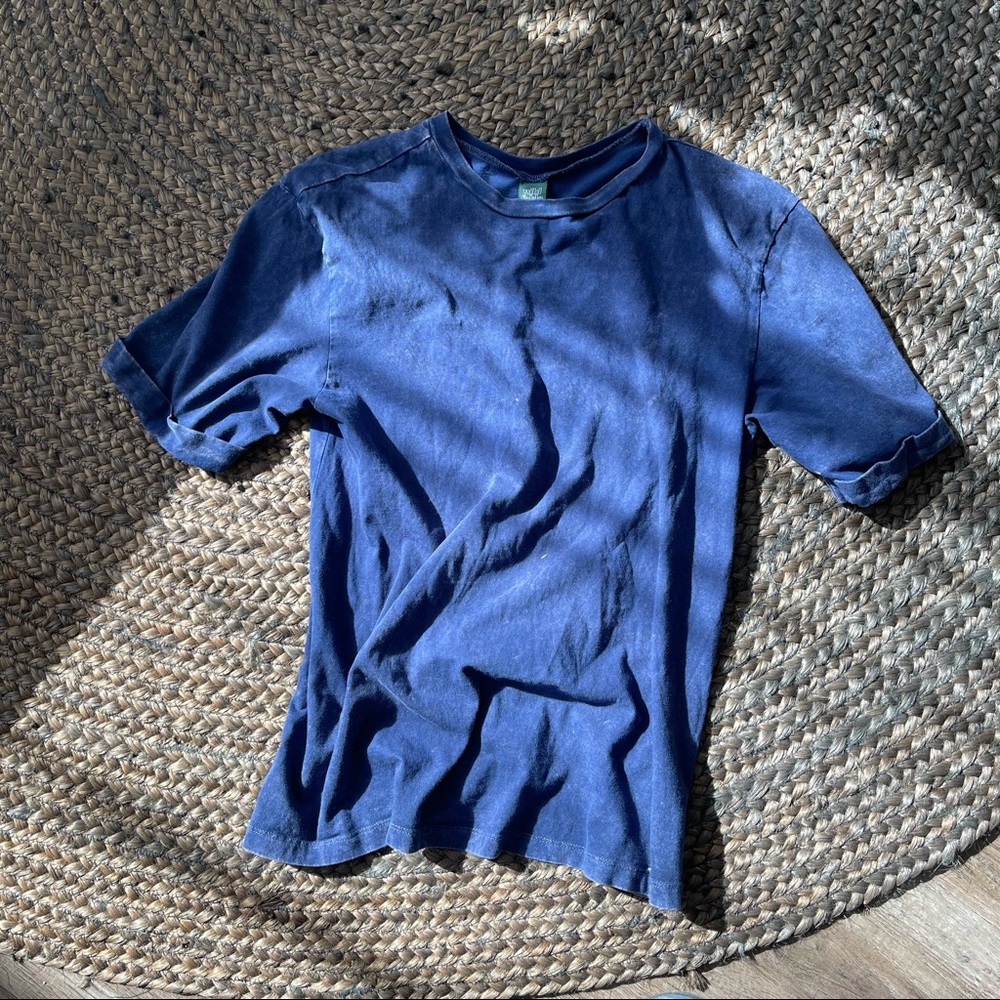 COPY - Navy blue tee. Size: xs. Like new.